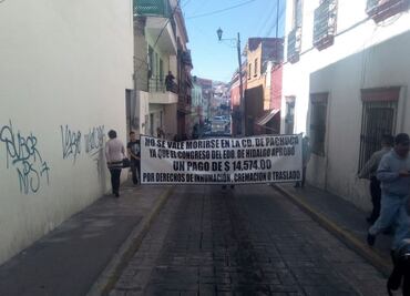 Protestan en Hidalgo por aumento en pago de derechos de funerarias