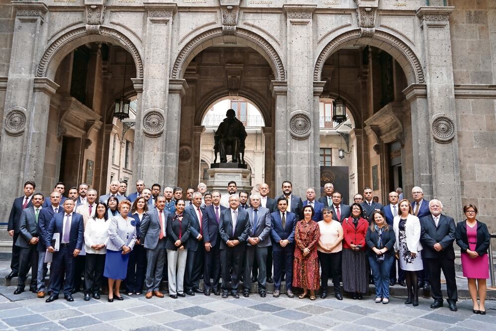 Al inicio de su gestión, el presidente Andrés Manuel López Obrador participó en la Primera Sesión Ordinaria 2019 del Consejo de Salubridad General en Palacio Nacional; ahora emite un decreto para sacar a la UNAM y al Politécnico. Foto: Archivo / EL UNIVERSAL