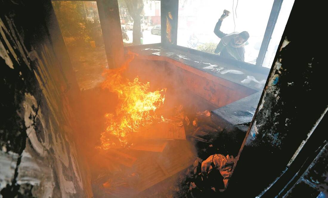 Los disturbios siguieron ayer en protestas contra la violencia policial. Foto: EFE