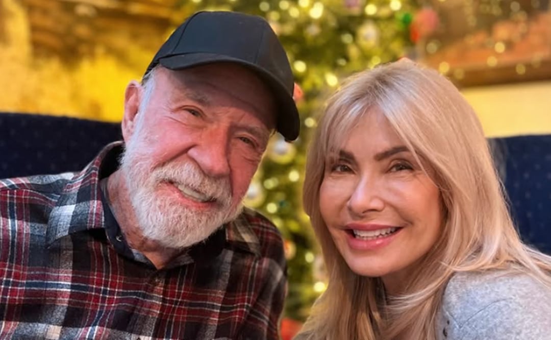 Chuck Norris y su esposa, la modelo Gena O'Kelley, en una foto compartida en redes sociales el diciembre de 2025.