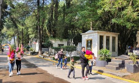 Día de las Madres: Panteones de Xochimilco esperan 30 mil visitantes para honrar a quien les dio vida