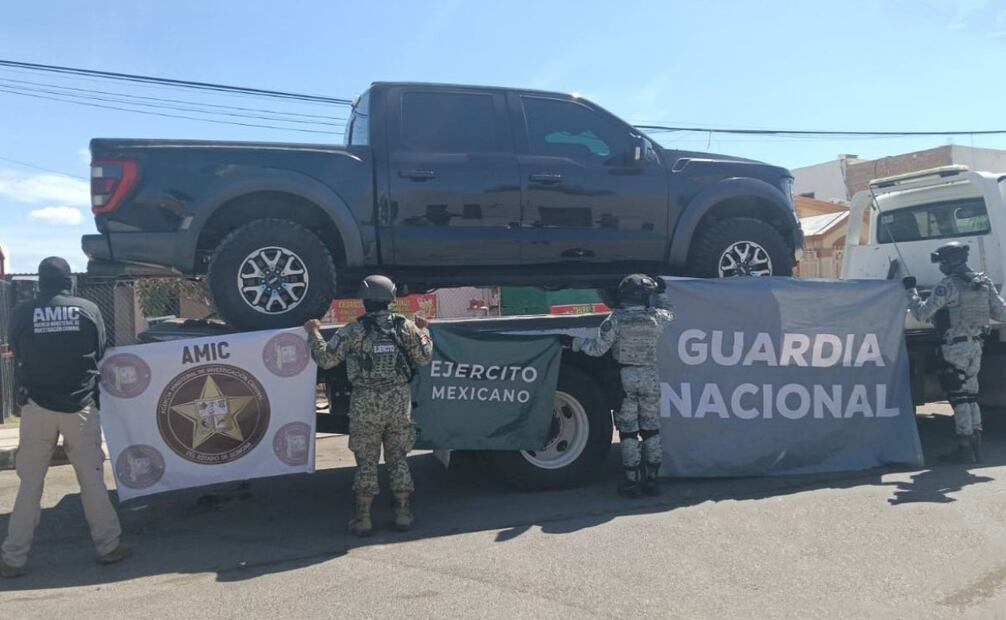 Elementos de la Guardia Nacional en coordinación con personal del Ejército Mexicano y de la Fiscalía Estatal, realizaron las investigaciones para establecer que, en un inmueble del municipio de Caborca, operaba la célula delictiva.
Foto: Especial.