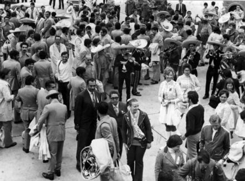 Mariachis: cambiar o morir tocando