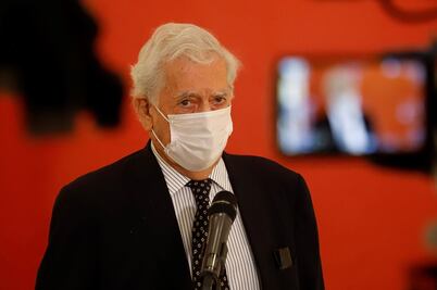 Vargas Llosa critica "ataques" de AMLO a la prensa mexicana 