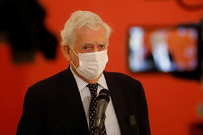 Vargas Llosa critica "ataques" de AMLO a la prensa mexicana