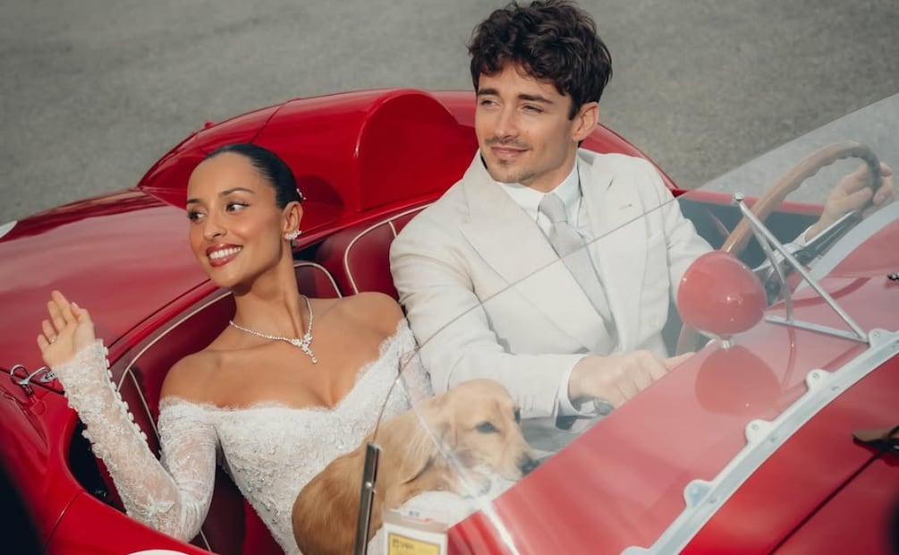 De un Ferrari al “sí, acepto”, con un look que ya es historia. Foto: Instagram @alexandramalenaleclerc, @germanlarkin, @gregfinck, @side.quest