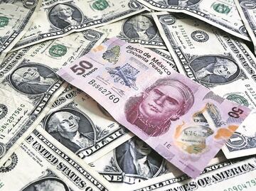 Dólar cierra arriba de 21 unidades por primera vez desde mediados de junio