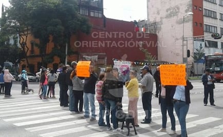 Manifestantes bloquean Eje 1 Poniente para pedir demolición de clínica