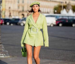 Blazer dress la tendencia de verano que se queda en el invierno