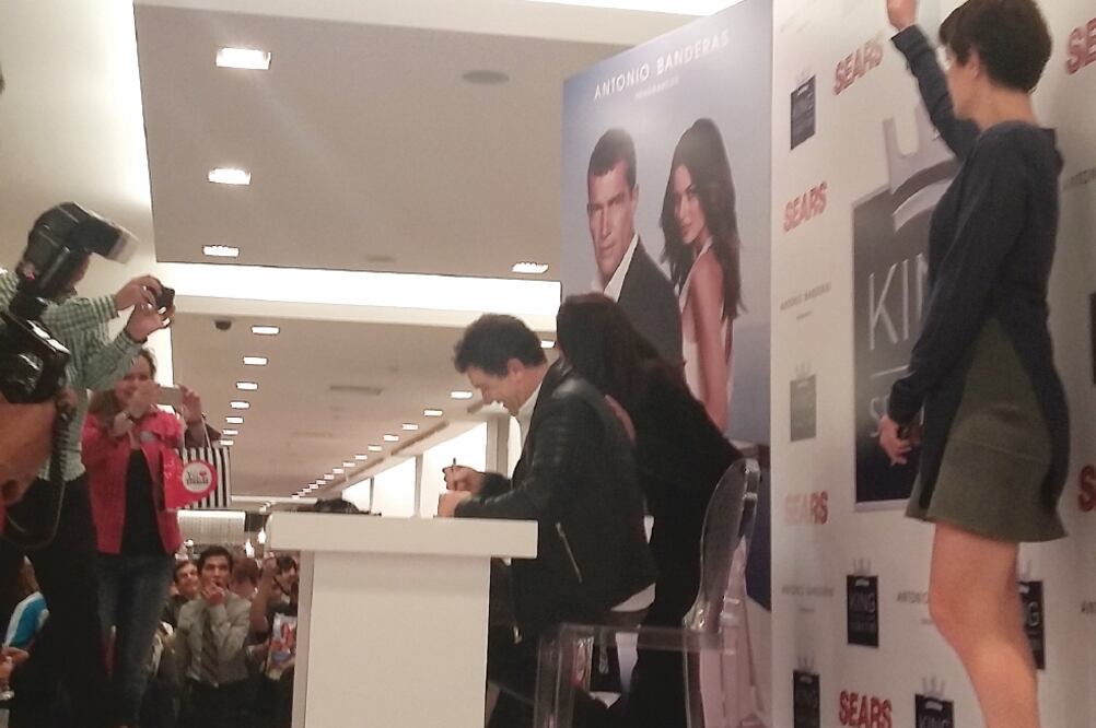 Nicole Kimpel comparte a Antonio Banderas