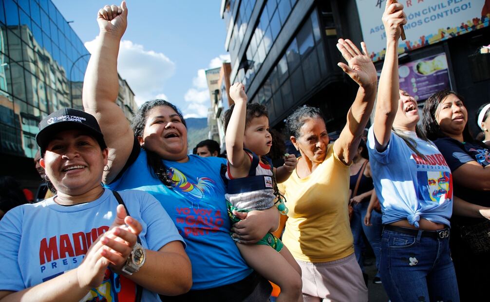 Simpatizantes del gobiernoo marchan en defensa de la reelección del presidente Nicolás Maduro en Caracas, Venezuela. Foto: AP Foto/Cristian Hernández