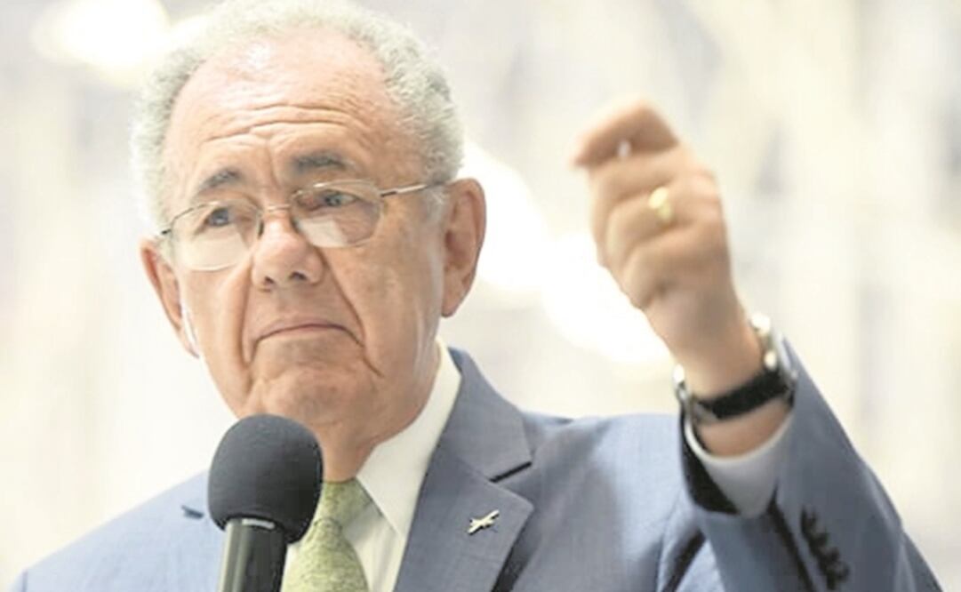 Sin contratiempos. Javier Jiménez Espriú (SCT) negó que el Cerro de Paula afecte el monto de inversión para el aeropuerto / ESPECIAL