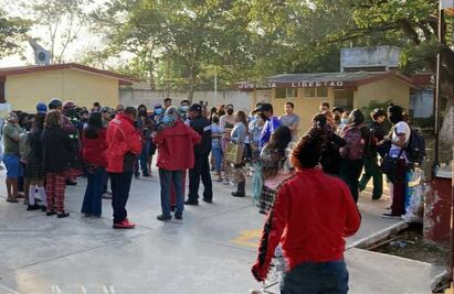 Decenas de alumnos se intoxican con amoníaco en secundaria de Yucatán 