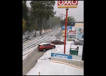 Lluvia y granizo dejan inundaciones y autos bajo el agua en 3 municipios del Edomex
