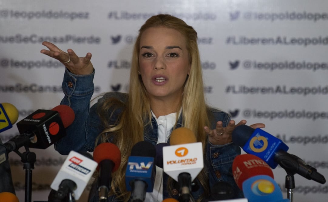 Tintori conversó con representantes de los medios de comunicación sobre la situación de su esposo. (Foto: Xinhua / Boris Vergara)