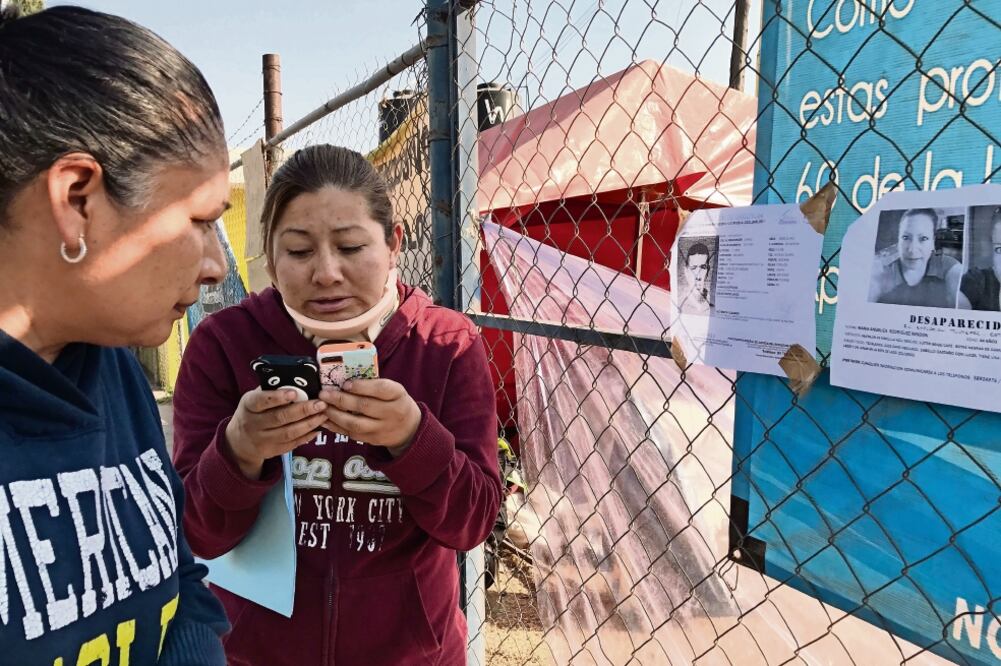 Los últimos cuatro cuerpos de las víctimas de la explosión, cuyos familiares los buscaban con carteles en el sitio y hospitales, fueron identificados (REBECA JIMÉNEZ. EL UNIVERSAL)
