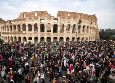 8M: en Día Internacional de la Mujer, miles marchan en el mundo contra el machismo y a favor de los derechos de ellas