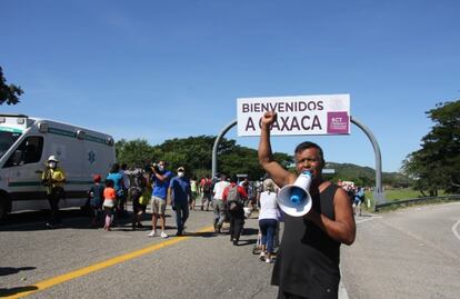 Caravana migrante entra a Oaxaca