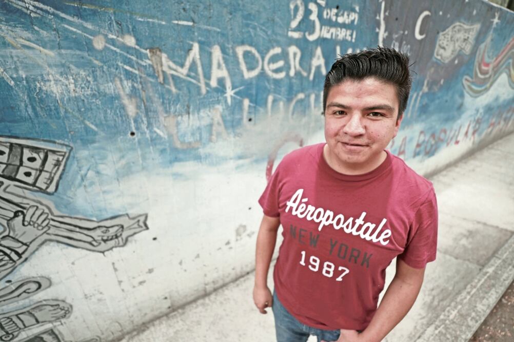 Abdiel cuenta que tuvo que recursar tres materias en la universidad porque sus profesores no comprendían las implicaciones de padecer lupus. Foto: ALEJANDRA LEYVA. EL UNIVERSAL