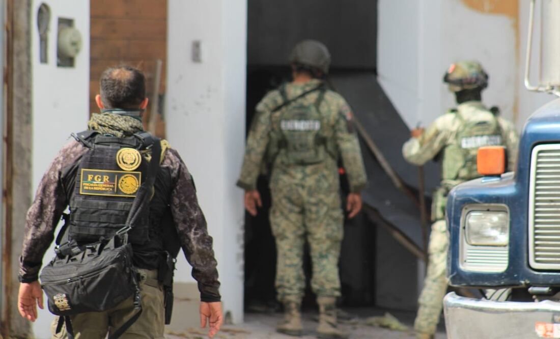 El inmueble de dos plantas, con un balcón que fue sujeto a una inspección por agentes y peritos federales con respaldo del ejército y la Guardia Nacional (23/02/2025). Foto: Especial