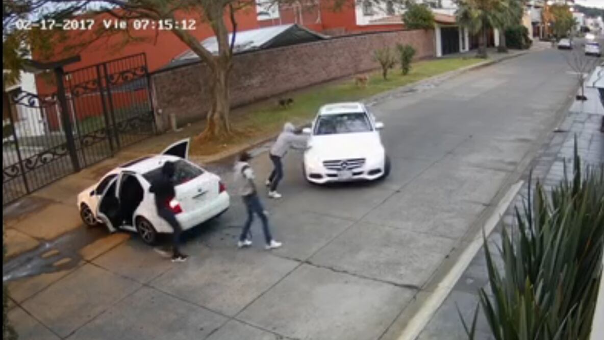 El video del secuestro, captado por una cámara de vigilancia, se hizo viral en redes sociales (Foto: tomada de vídeo)