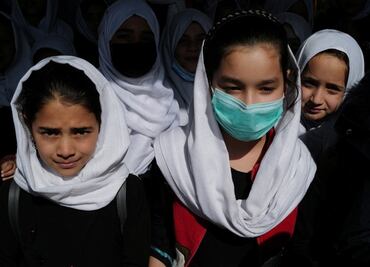 "No poder estudiar es como una pena de muerte": la desesperación de las niñas en Afganistán tras el regreso del Talibán