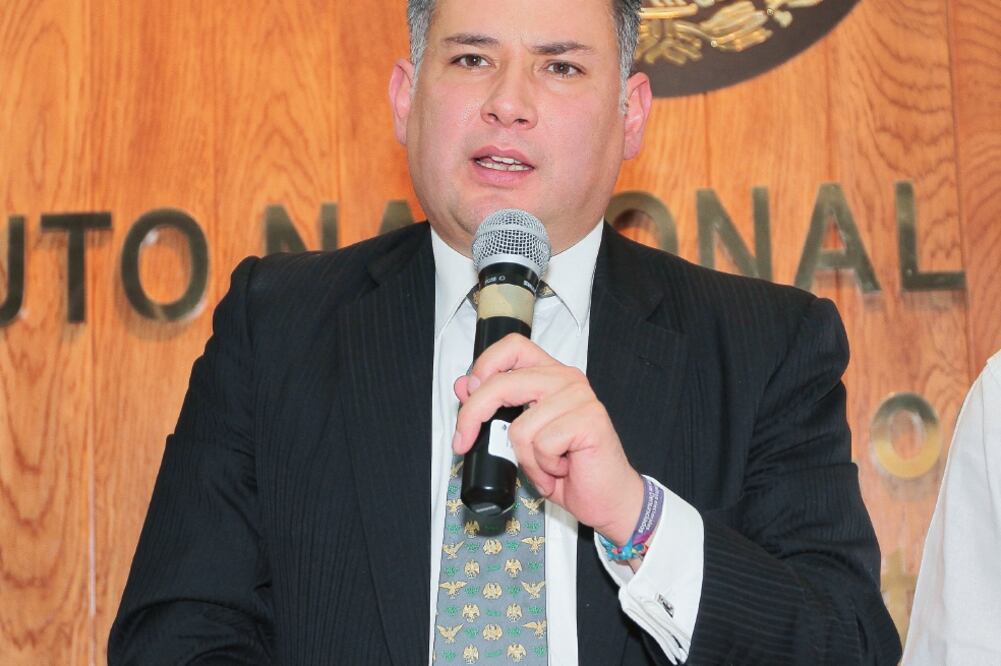 La FEPADE ha detectado a colombianos, salvadoreños, hondureños y una estadounidense que usurpan identidad de mexicanos, asegura el fiscal Santiago Nieto Castillo. (ARCHIVO EL UNIVERSAL)