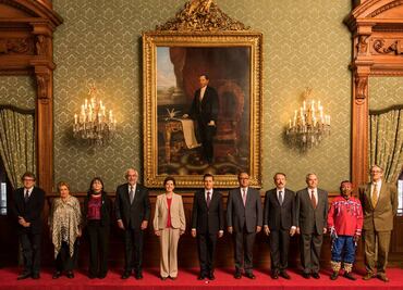 Sin darles voz, entregan Premios Nacionales