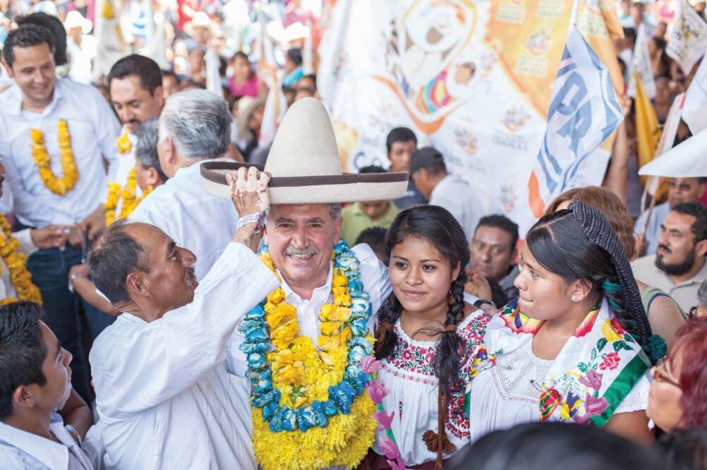 El candidato se reúne con simpatizantes en Ocotlán; se compromete a detonar el campo y llevar agua. (ARCHIVO EL UNIVERSAL)