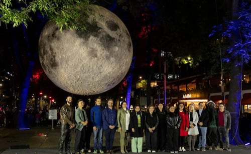 Prendido de la expo “Sólo la luz. Primavera”. Foto: Hugo Salvador / EL UNIVERSAL