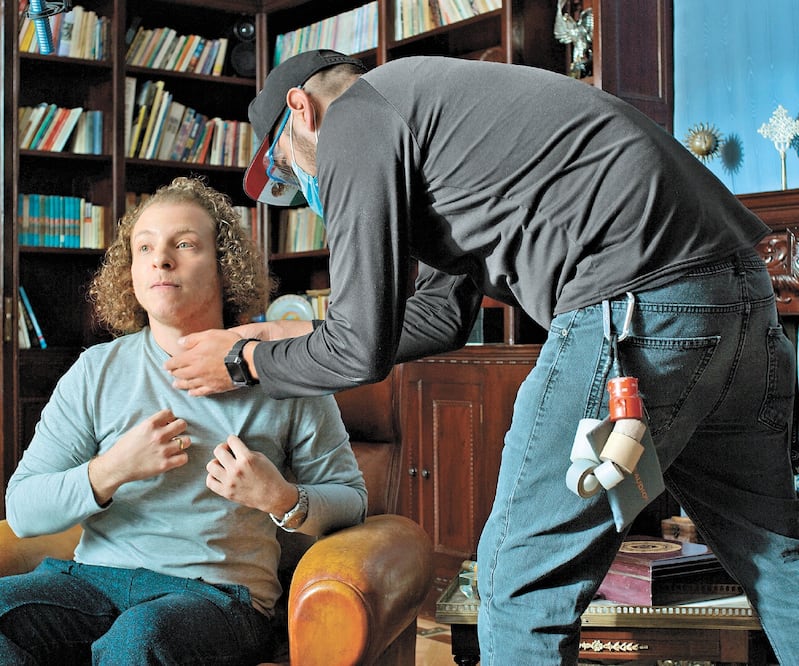 A través de risas, el especial muestra las diversas posturas que las personas han tomado ante el Covid-19. AMAZON