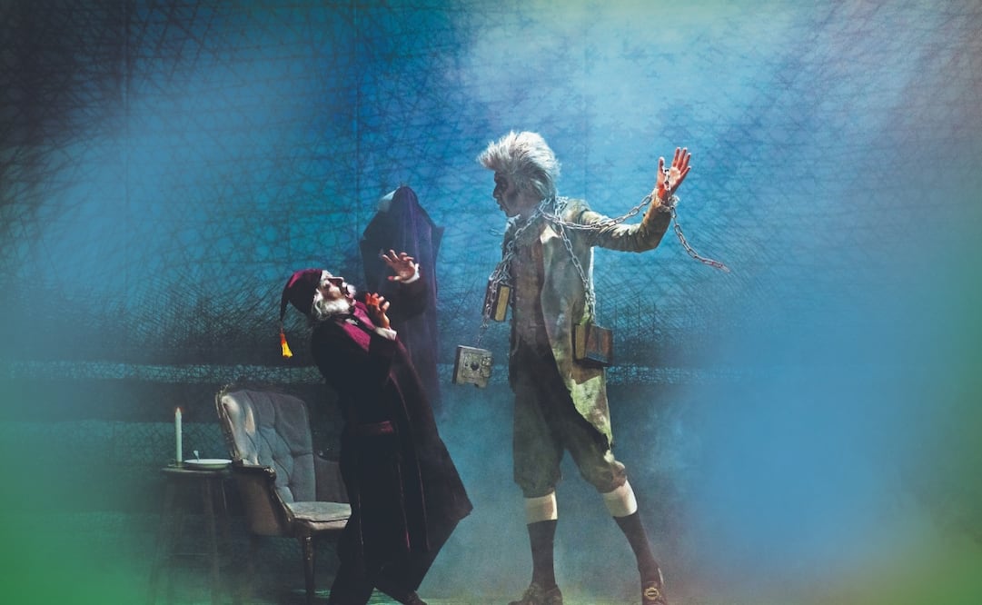 Adal Ramones interpreta por tercer año a Scrooge en esta versión del clásico de Dickens, un viaje de redención guiado por tres espíritus. Nuevo Teatro Silvia Pinal, 20–28 de diciembre. Foto: de La gran audiencia