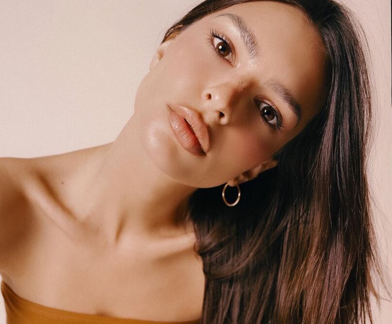 La modelo mostró su vello axilar en redes sociales Foto: Instagram