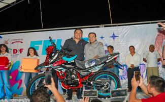 Alcalde de Las Margaritas en Chiapas rifa motos y cuatrimotos por el Día del Padre; no especifican el monto de la inversión 