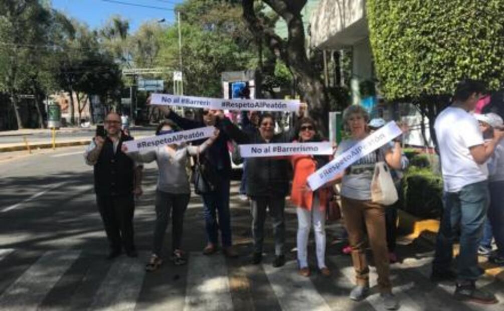 Protestan vecinos de la Roma y Condesa contra bicis y scooters sin anclaje