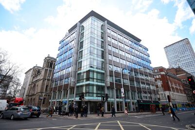 Cambridge Analytica anuncia cierre tras escándalo con Facebook