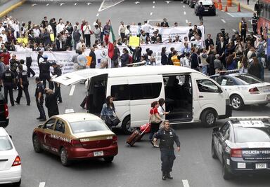 Protesta genera caos en el AICM