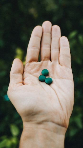 La espirulina se puede consumir en cápsulas. Foto: Unsplash
