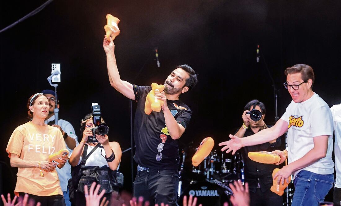 Como si fuera una estrella de rock, Máynez se mantuvo siempre sonriente ante el público que asistió a su acto. Foto: Gabriel Pano | El Universal