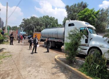 Arrestan a dos por extraer agua de pozo clandestino en Acolman, Edomex; aseguran camión tipo cisterna