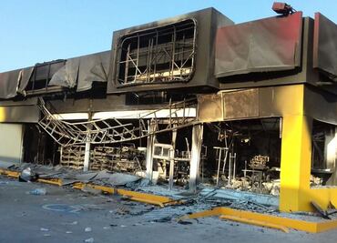Incendian tienda de conveniencia en Lázaro Cárdenas