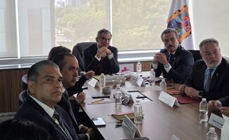Américo Villarreal acuerda colaborar con CANACAR y CONCAMIN; gobierno de Tamaulipas busca agilizar tránsito carretero