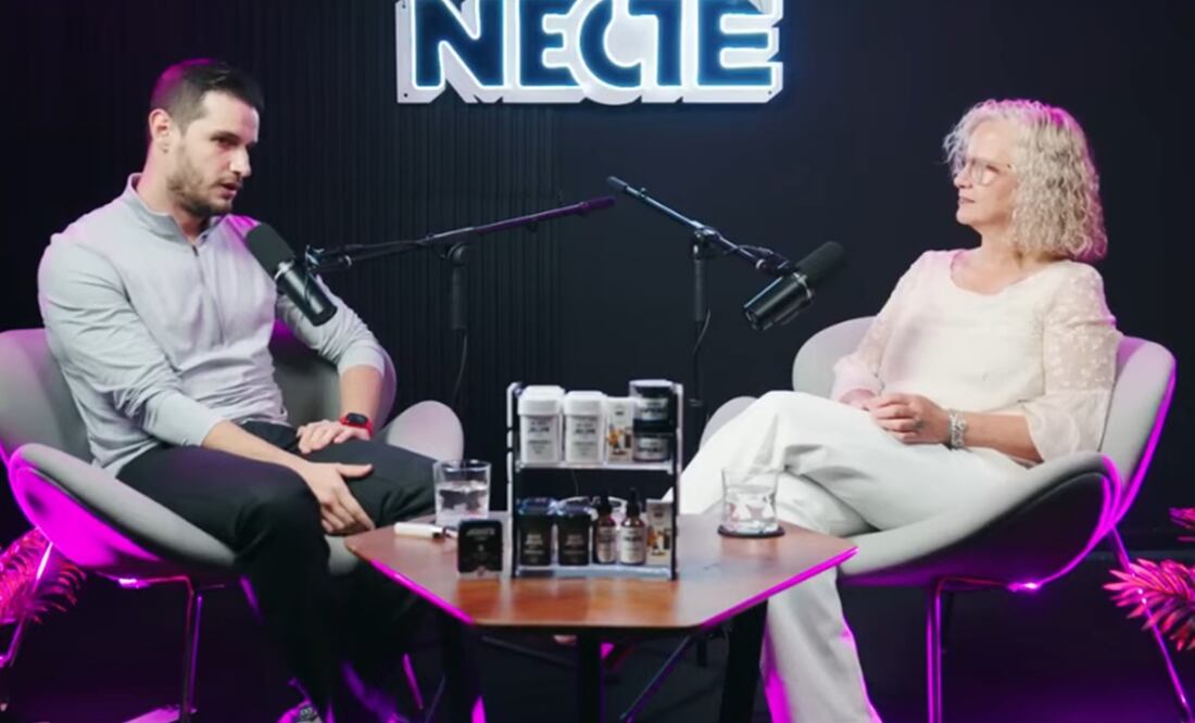 La madre de la actriz acudió como invitada al programa de YouTube del influencer. Foto: Captura de pantalla.