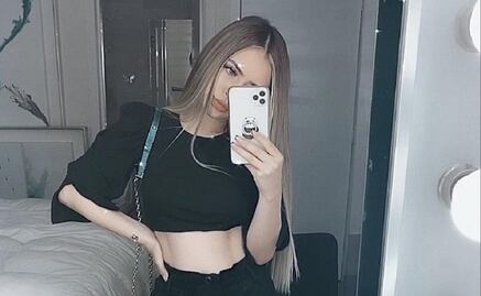 Amely, hermana de Nodal, luce cabellera rubia y extra larga