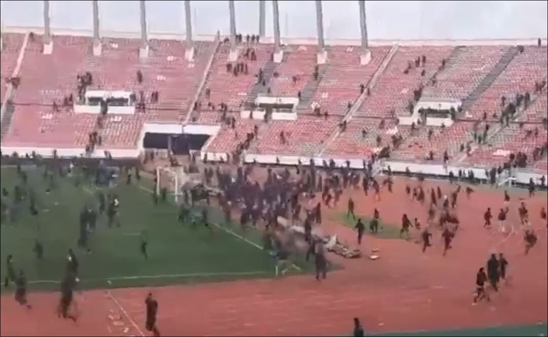 VIOLENCIA EN EL ESTADIO DE FUTBOL - FOTO: ESPECIAL