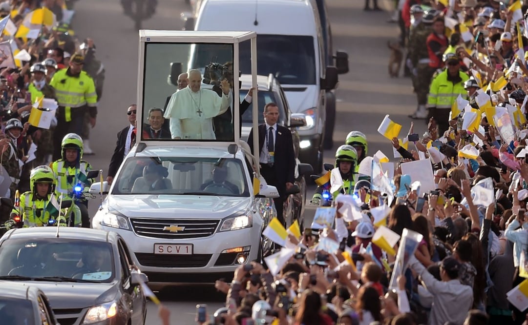 El papa Francisco visita Colombia y da mensaje a jóvenes. (RAÚL ARBOLEDA. AFP)