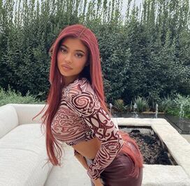 Kylie Jenner se vuelve pelirroja y presume su look con mini top