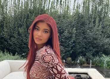 Kylie Jenner se vuelve pelirroja y presume su look con mini top