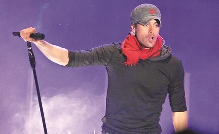 Iglesias comparte música y botella