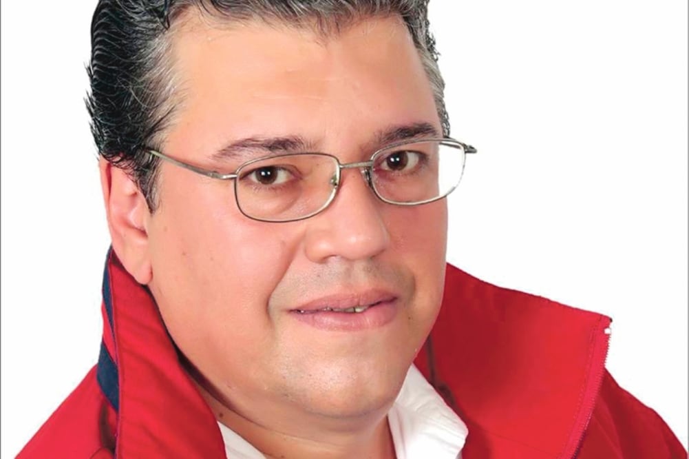 Agresión. La madrugada del 24 de febrero, Carlos Llamazares fue atacado por un joven en un bar de su propiedad, en Xilitla.